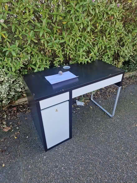 Photo of free Black and white ikea desk (Chapel End E17) #1