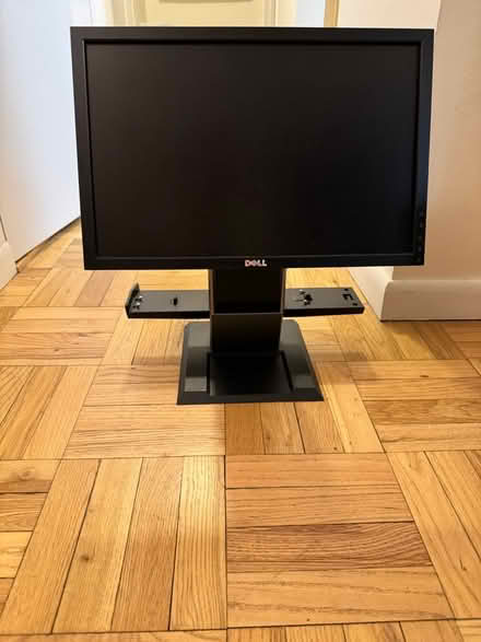 Photo of free Dell computer monitor 17in (Murray Hill, Manhattan) #1