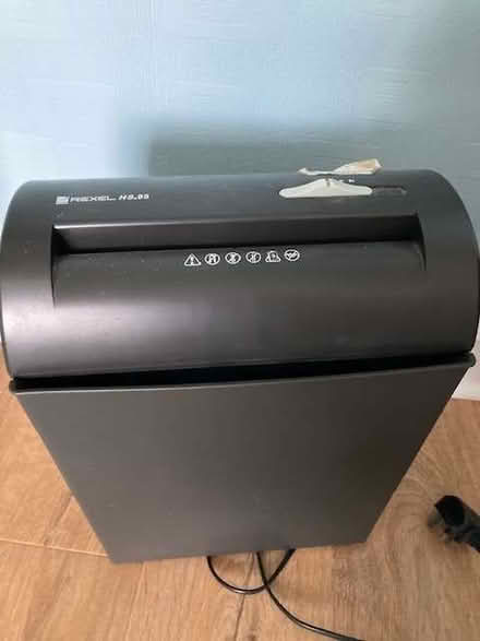 Photo of free Rexel HS.95 paper shredder with instruction book (Bridlington YO16) #4