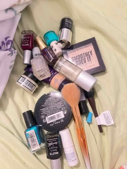 Photo of free makeup and nail varnishes (Maldon CM9) #1