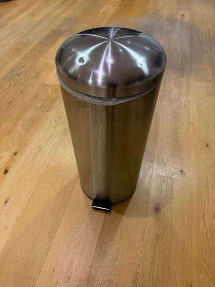 Photo of free Rubbish bin (Oxford Circus W1F) #1
