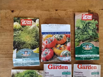 Photo of free packets of seeds (Welwyn AL6) #4