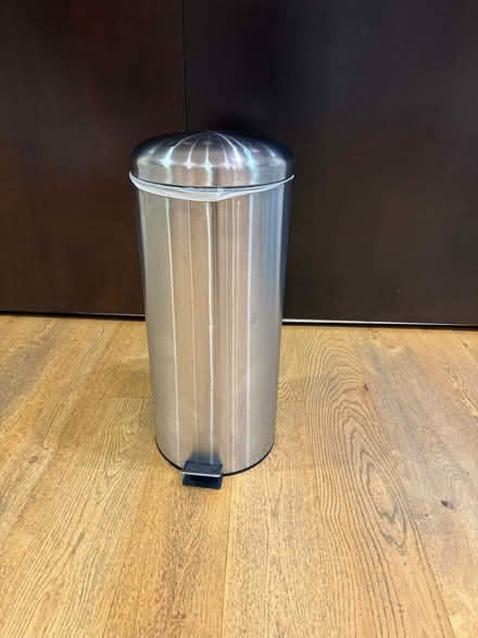 Photo of free Rubbish bin (Oxford Circus W1F) #3
