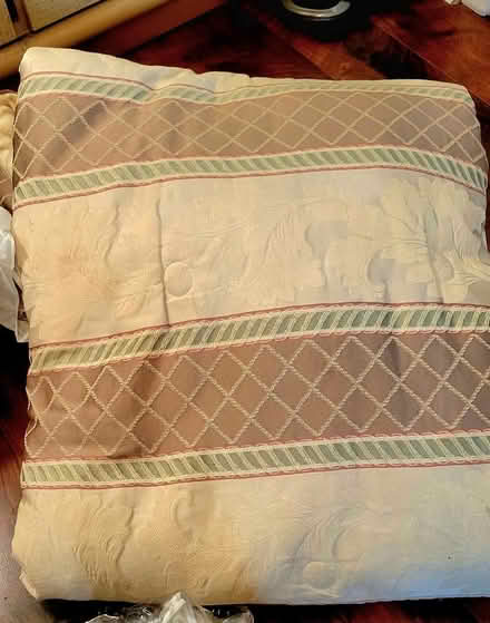 Photo of free Queen Comforter set (9303 Pinewood Dr. Dallas) #1