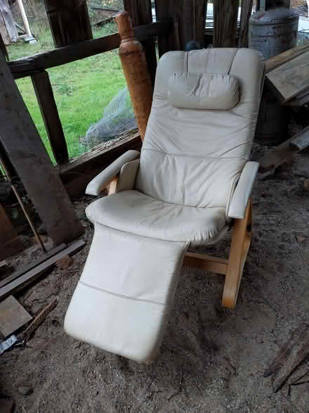 Photo of free back support recliner chair (grass valley) #1