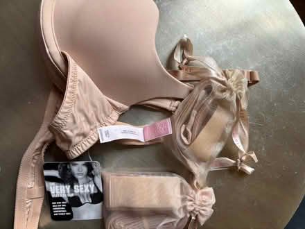 Photo of free NEW Victoria’s Secret bra (Rego Park) #4