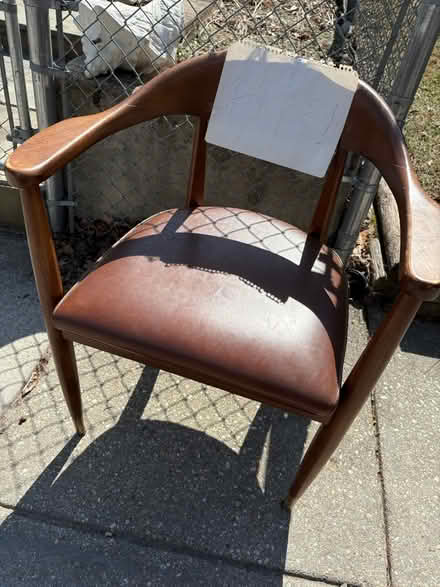 Photo of free CURB ALERT: dining room chair (Tenleytown DC) #1