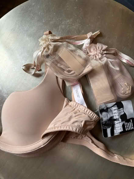 Photo of free NEW Victoria’s Secret bra (Rego Park) #1