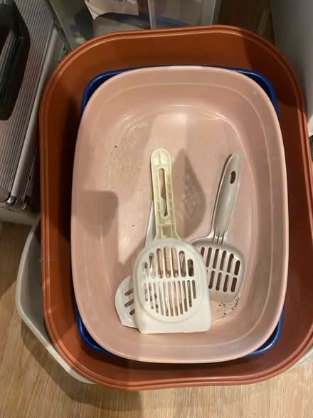 Photo of free Cat litter trays and scoops (Sydenham SE26) #1