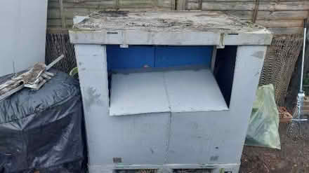 Photo of free Gray bin + lid / pallet (HD4) #1