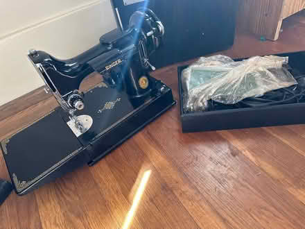 Photo of free Vintage Singer Sewing Machine (Oakland, CA) #1