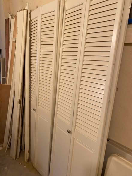 Photo of free Bifold closet doors (x6) (Tarzana 91356) #1