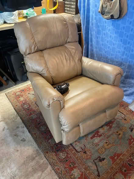 Photo of free Recliner (Mtn. View near Calderon) #1