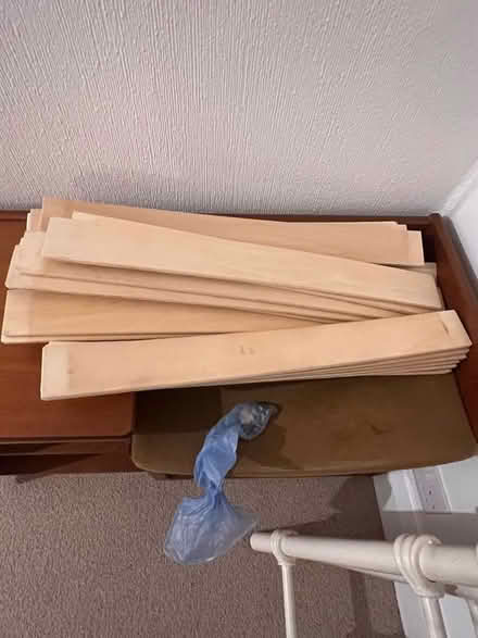 Photo of free Small double bed frame (4ft) (Brentford TW8) #4