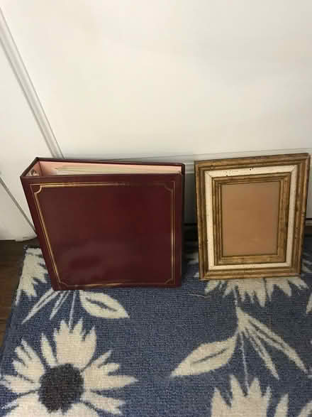 Photo of free picture frames and photo albums (Between Iris and Valmont) #1