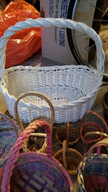 Photo of free 13 Spring baskets (Kirkland Highlands) #2