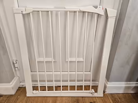 Photo of free Munchkin safety gate (Orpington BR5) #1