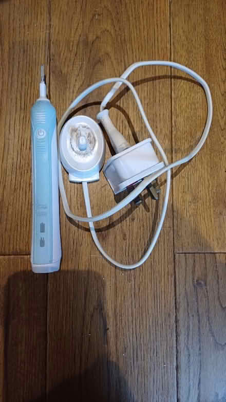 Photo of free Braun electric toothbrush (Brailsford DE6) #1