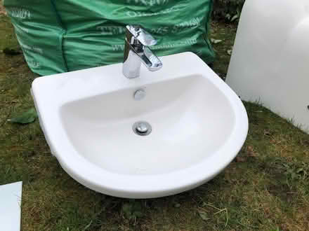 Photo of free Basin, toilet and cistern (OX4 Iffley) #3