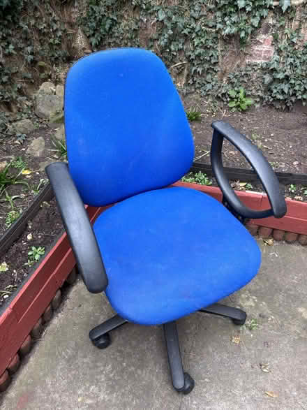 Photo of free Blue office chair (WN7) #1