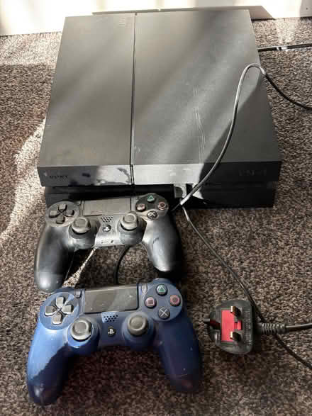 Photo of free PlayStation 4 with games (Katherines CM19) #2