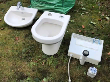 Photo of free Basin, toilet and cistern (OX4 Iffley) #1