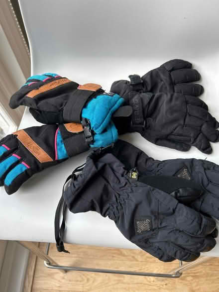 Photo of free Snow gloves (Herne Hill SE24) #1