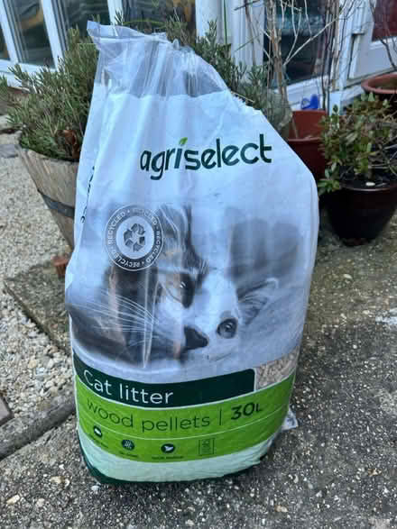 Photo of free Wood pellet cat litter (Corfe Mullen BH21) #1