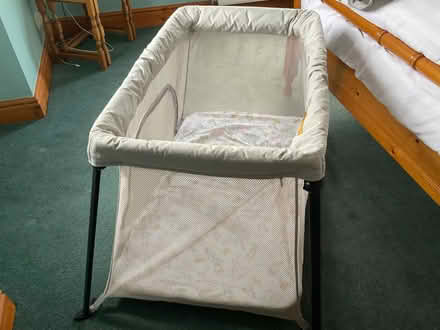 Photo of free Travel cot (Layer-de-la-Haye CO2) #1