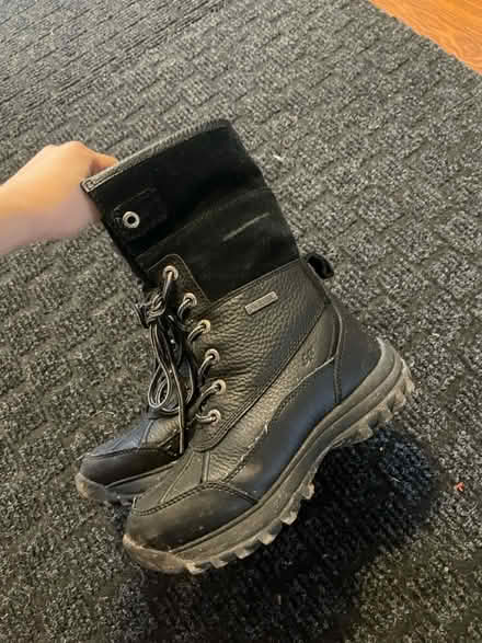 Photo of free Hardly worn winter boots (Bells corners) #1