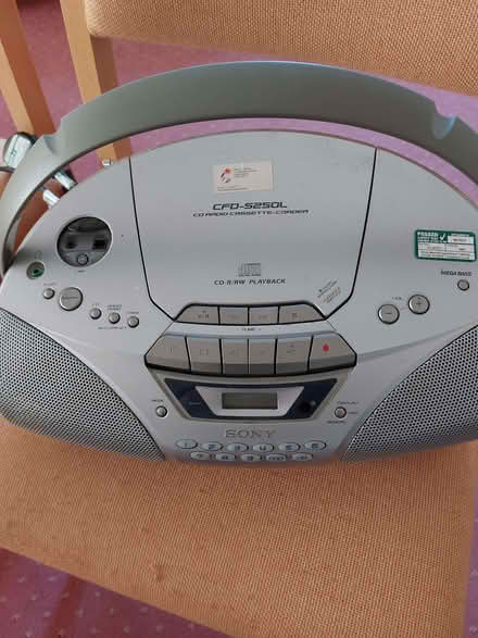 Photo of free CD player and cassette player and radio (High Ongar CM5) #2
