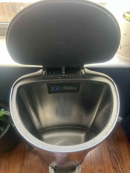 Photo of free Simplehuman trash can (Boerum Hill) #3