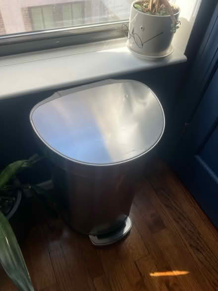 Photo of free Simplehuman trash can (Boerum Hill) #2