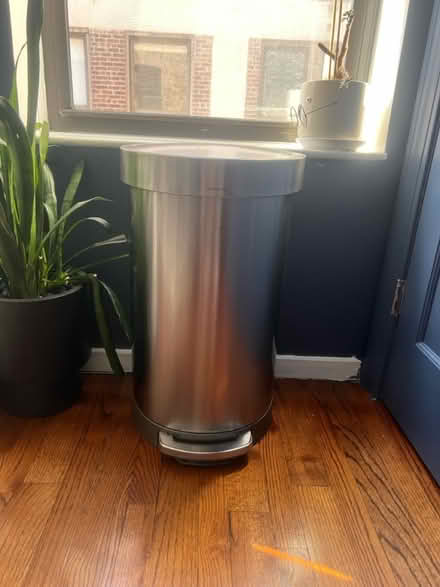 Photo of free Simplehuman trash can (Boerum Hill) #1