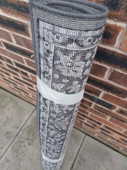 Photo of free Grey rug (Seacroft LS14) #2