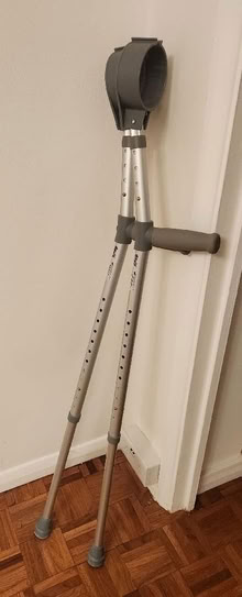 Photo of free Crutches (Sun In The Sands Roundabout SE3) #1