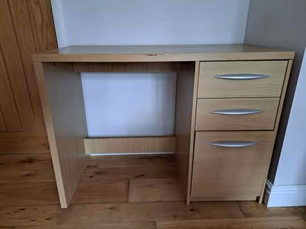 Photo of free Desk (Coulsdon CR5) #1