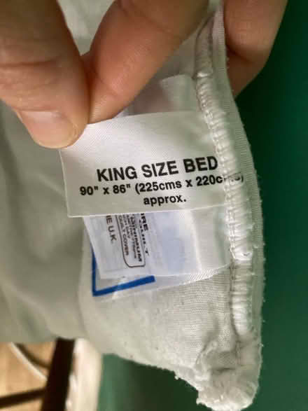 Photo of free King size duvet (synthetic, 10.5 tog) (Hartington Road BN2) #2