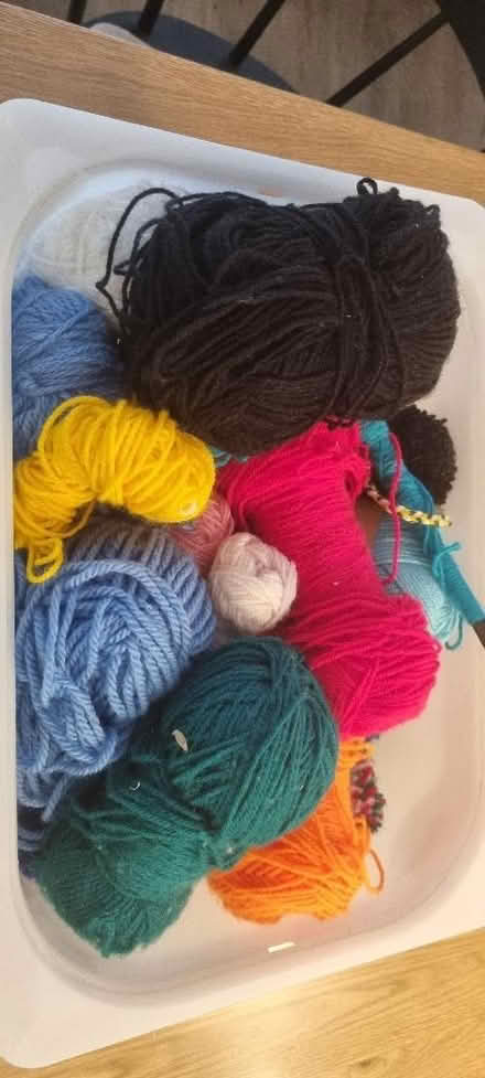 Photo of free Pompom kit: Mixed collection of wools (Stroud GL5) #1