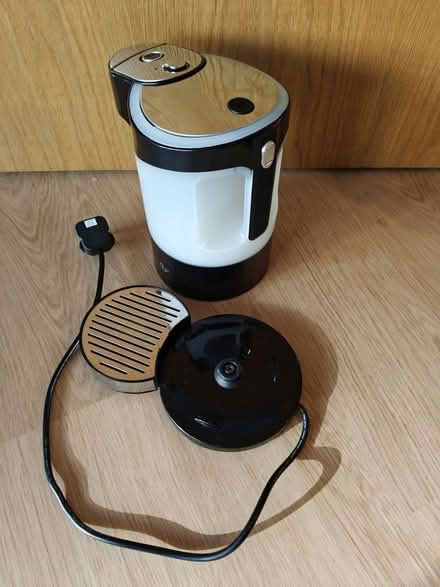 Photo of free Kettle - Breville Hot Water kettle (Kilburn Park) #3