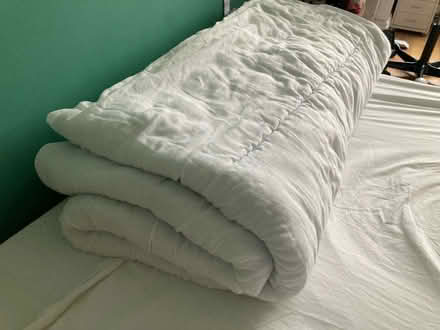 Photo of free King size duvet (synthetic, 10.5 tog) (Hartington Road BN2) #1