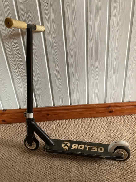 Photo of free 2 wheel stunt scooter (Whitemans Green RH17) #1