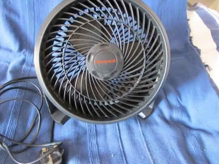 Photo of free Honeywell Electric small Black electric Fan (Canonbury N1) #1