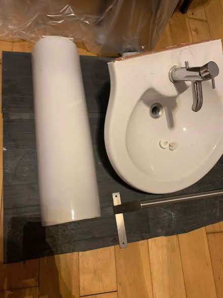 Photo of free Pedestal Sink and tap! Great condition (West Hampstead NW2) #1