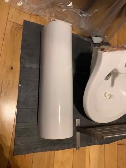 Photo of free Pedestal Sink and tap! Great condition (West Hampstead NW2) #2