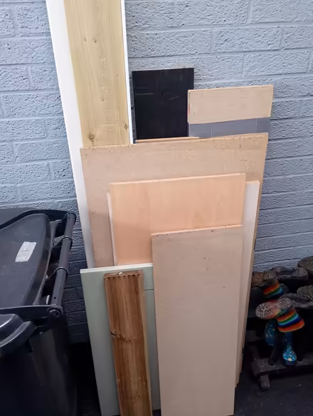 Photo of free Various pieces of wood/chipboard (DE72 3BT) #1