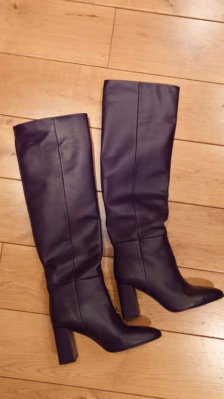 Photo of free A Pair of Over-the-Knee Zara Boots 40 (Chelsea SW3) #1