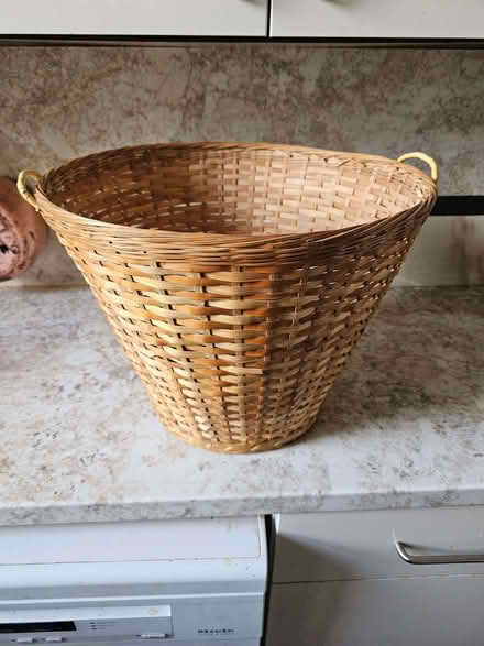 Photo of free Large Wicker Basket (Leslie KY6) #1
