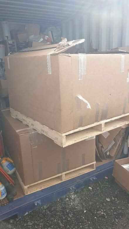 Photo of free XXL cardboard box mounted on a pallet (Swalwell NE16) #4