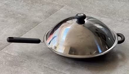 Photo of free Circulon Wok with lid: 36cm / 14” (East Marden) #1